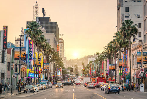 Thành phố Los Angeles: Thành phố Los Angeles là một địa điểm du lịch tuyệt vời, với những trung tâm đô thị sầm uất, những bể bơi, những công viên và những món ăn ngon. Dù là người dân địa phương hay khách du lịch, bạn đều có thể tận hưởng những trải nghiệm đáng nhớ tại thành phố này.